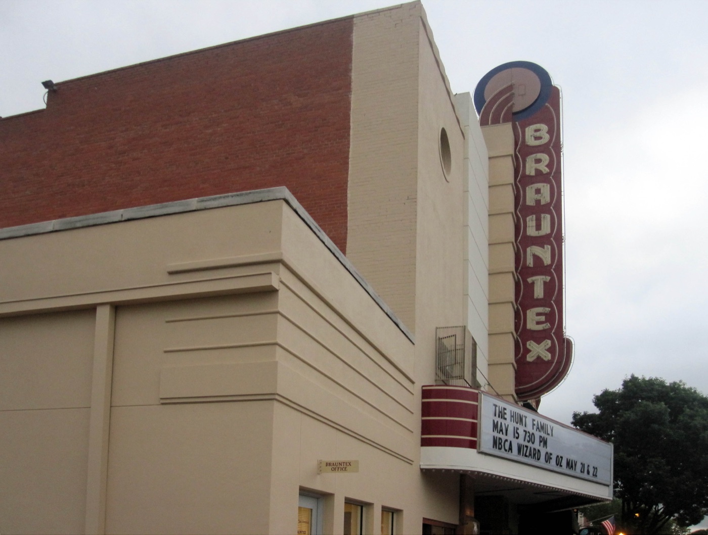Brauntex Theatre — brauntex Theatre, historic downtown performing arts venue in New Braunfels, Texas